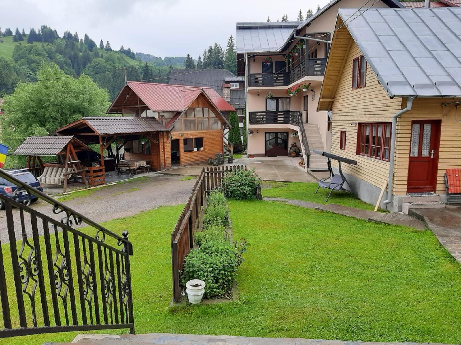 Lip Si Ely Hotel Dîmbovicioara Екстериор снимка