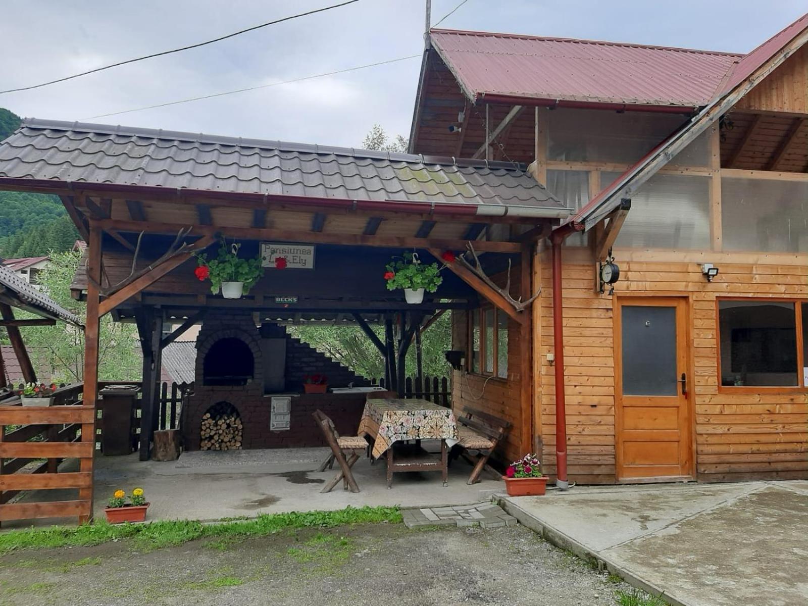 Lip Si Ely Hotel Dîmbovicioara Екстериор снимка