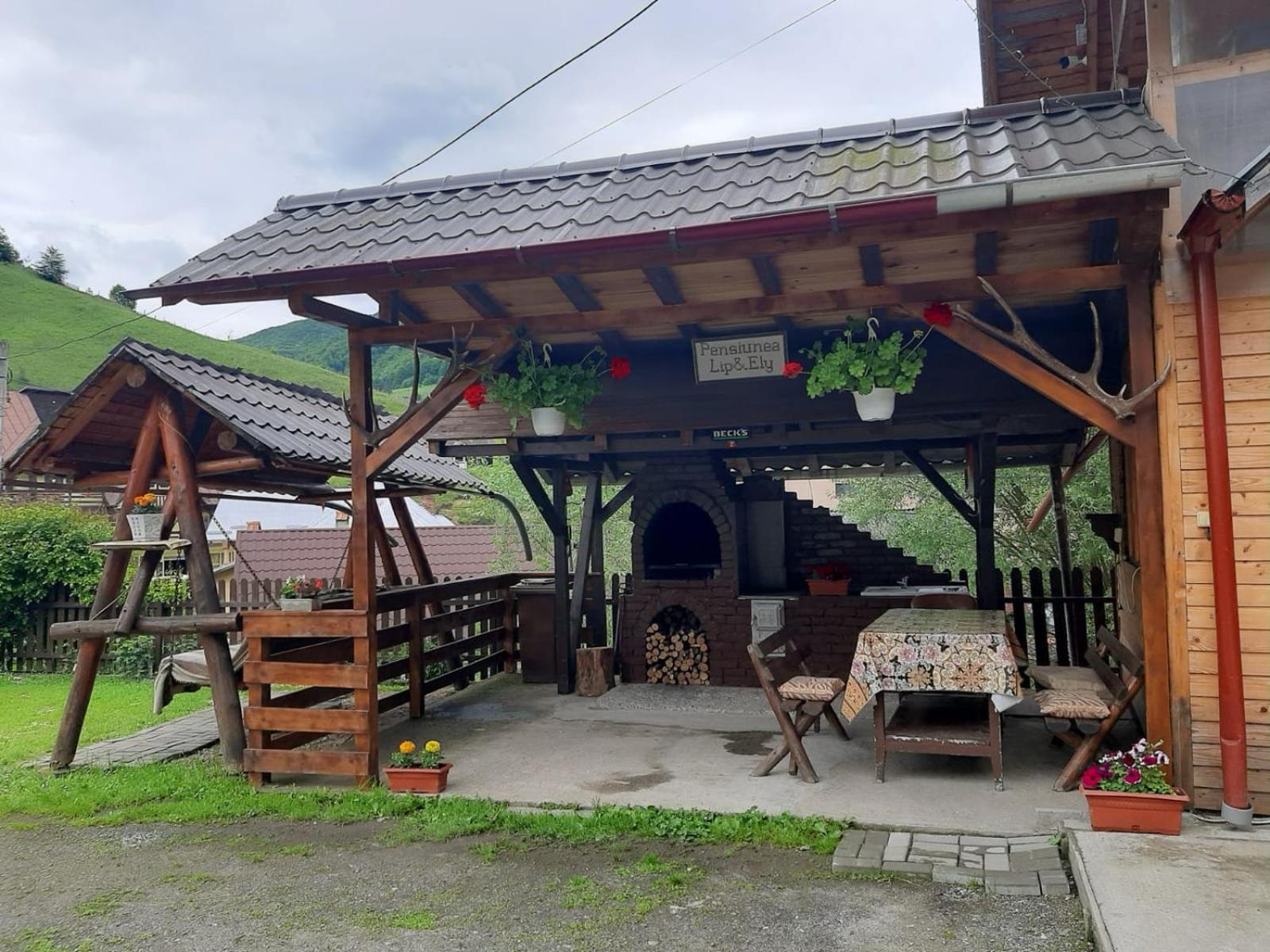 Lip Si Ely Hotel Dîmbovicioara Екстериор снимка