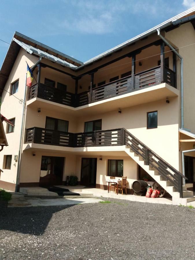 Lip Si Ely Hotel Dîmbovicioara Екстериор снимка