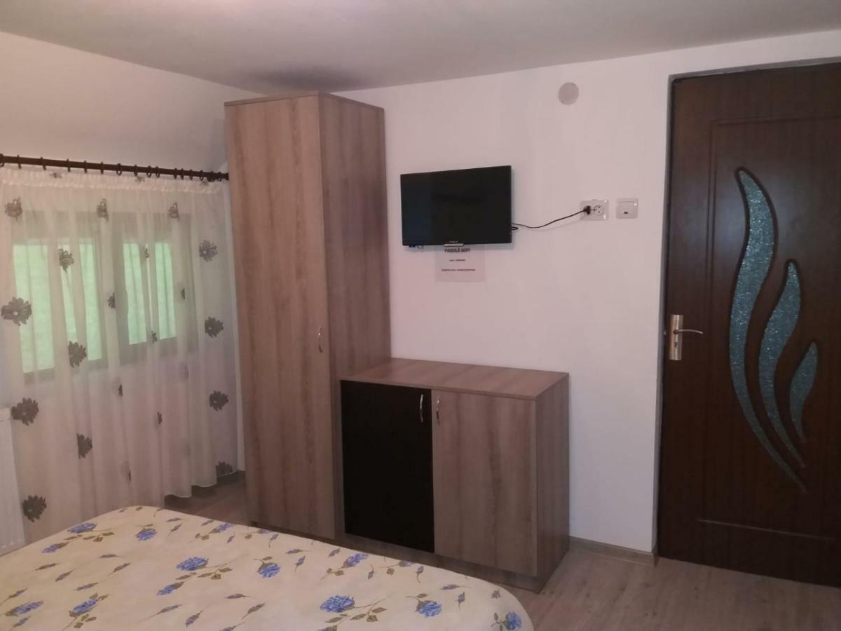 Lip Si Ely Hotel Dîmbovicioara Екстериор снимка