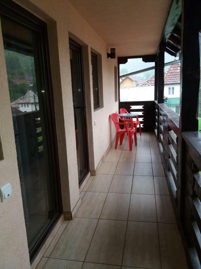 Lip Si Ely Hotel Dîmbovicioara Екстериор снимка